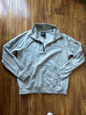 Nike Men’s Light Gray Half-Zip Pullover Sweatshirt